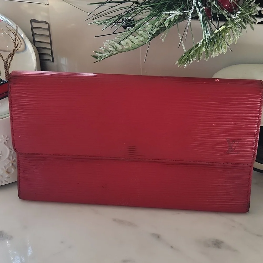 LV Long Wallet. Beautiful Red Louis Vuitton Wallet - Picture 1 of 16